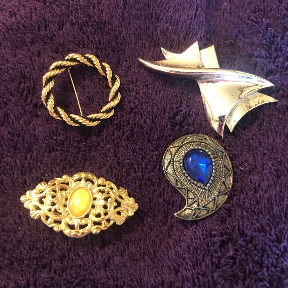 Pins / Brooches